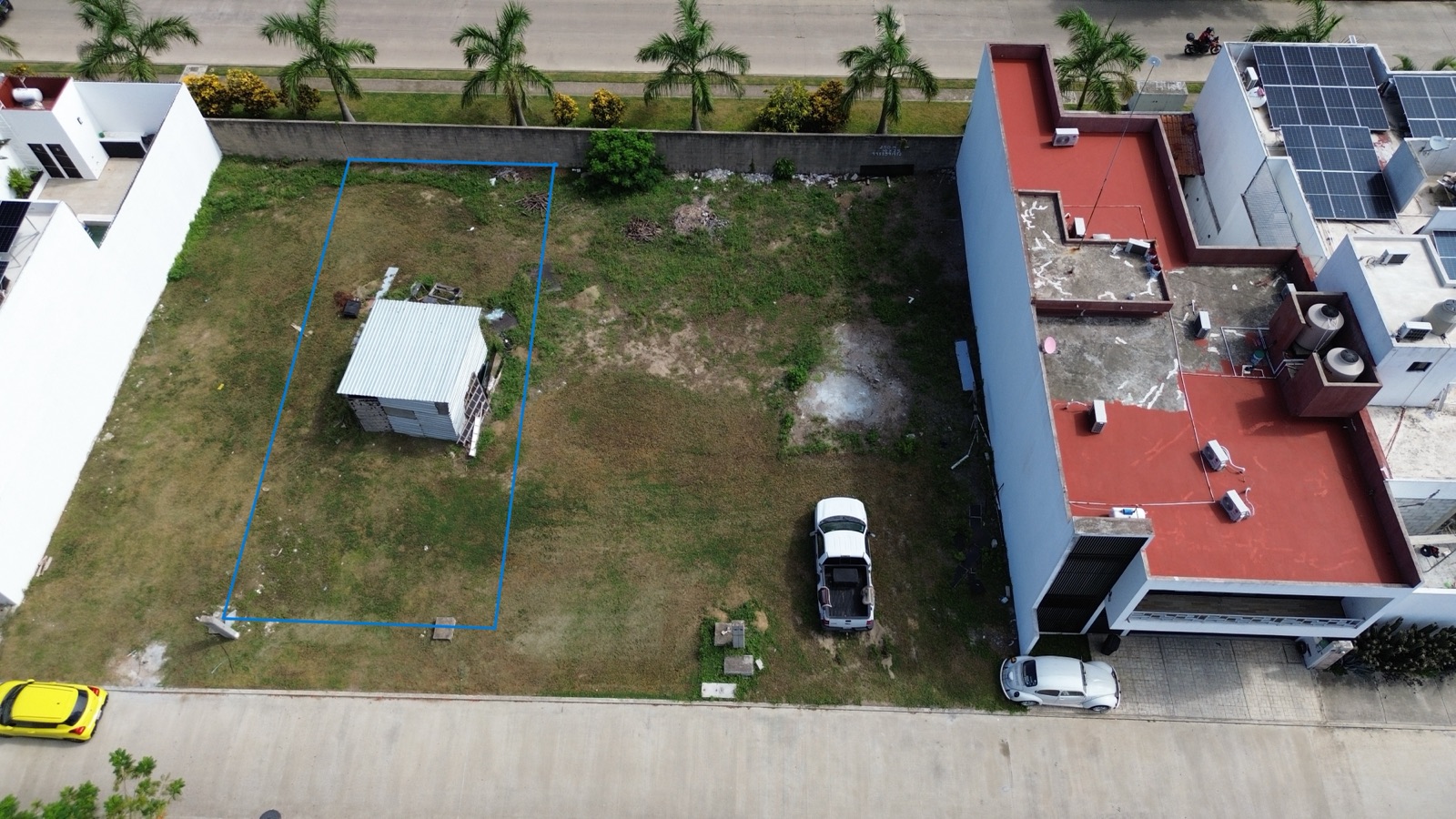 Vista aérea del Lote 5 de 10×25 m marcado entre residencias, Real Campestre Cluster 4